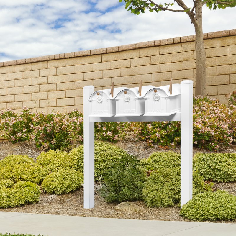 Balmoral Triple Mount Mailbox /w/ Pyramid Caps, Personalized Door Medallion (3 Mailboxes, Tri-Mount Rack, 3 Medallions)