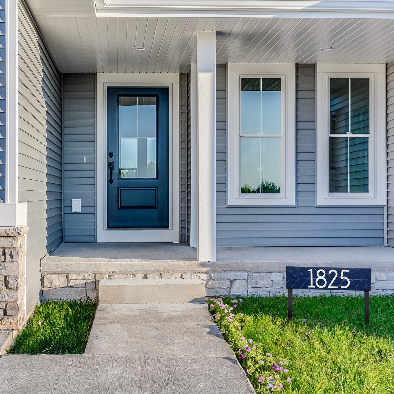 Herringbone Horizontal Plaque, Standard Lawn 1-line