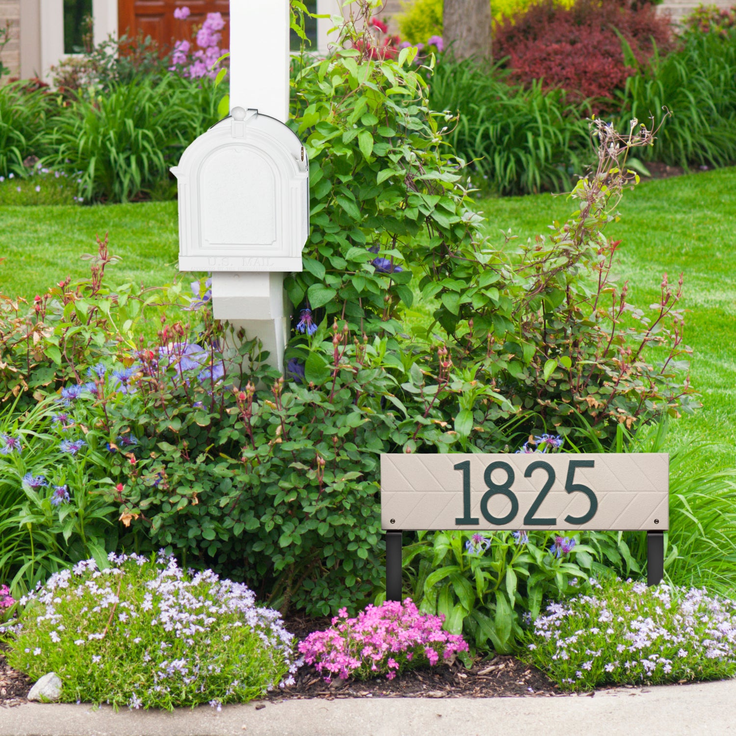 Herringbone Horizontal Plaque, Standard Lawn 1-line