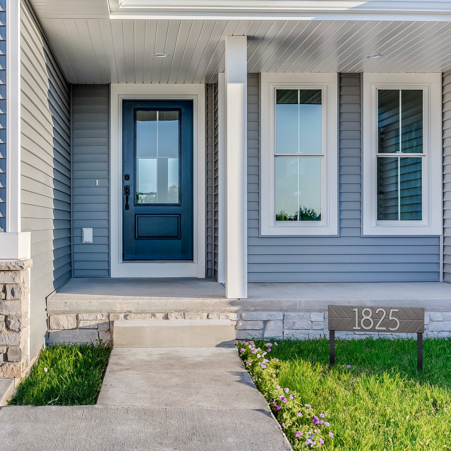 Herringbone Horizontal Plaque, Standard Lawn 1-line